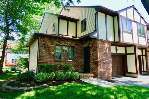 12 Leicester Ln, Trenton, NJ 08628-2228