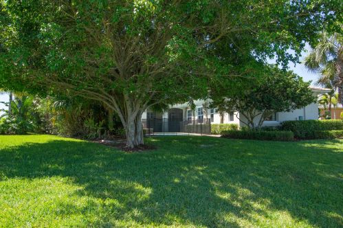 6520 Martinique Way, Vero Beach FL  32967-7575 exterior