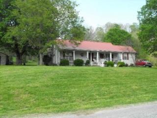 2826 Old Beaver Creek Rd, Nunnelly, TN 37137-3722