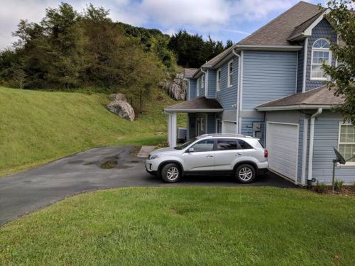 98 Gardenside Blvd, Elk Garden, VA 24266-3447