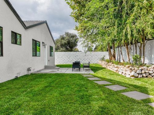 295 Poppyfields Dr, Altadena CA  91001-4837 exterior