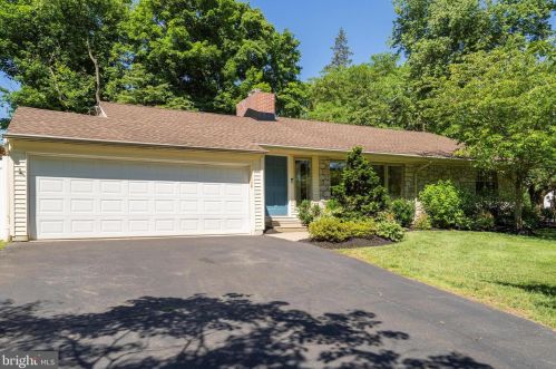1346 Glenbrook Rd, Huntingdon Valley, PA 19006-8323