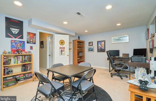 6740 Sunset Woods Ct, Springfield VA  22015-4241 exterior