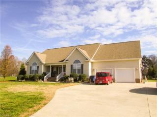 2791 Beckerdite Rd, Sophia, NC 27350-8512