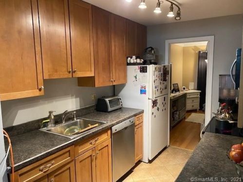 16 Homestead Ln, Brookfield Center, CT 06804-2660