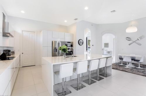 9045 Shenendoah Cir, Naples FL 34113-1663 exterior