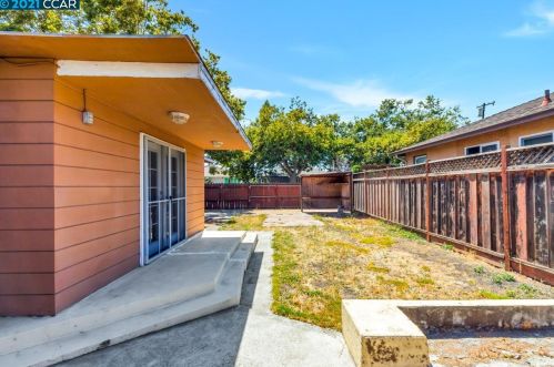 997 Hacienda Ave, San Lorenzo CA  94580-2856 exterior