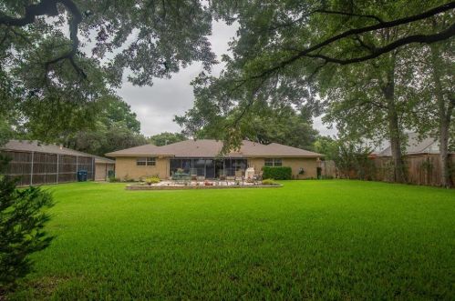 4500 Westlake Dr, Fort Worth TX  76109-4936 exterior