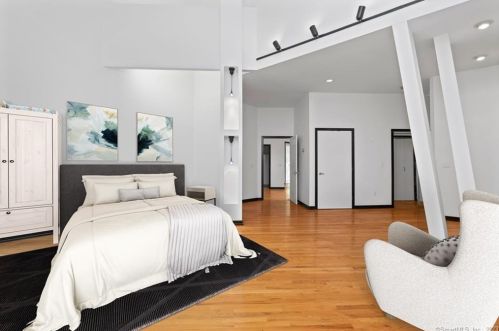 15 Sky Line Dr, Bridgeport CT  06612-1057 exterior