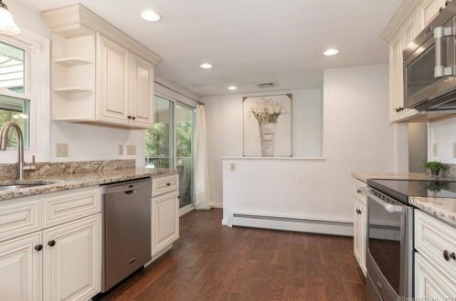 84 Cherry St, Cheshire CT  06410-2734 exterior