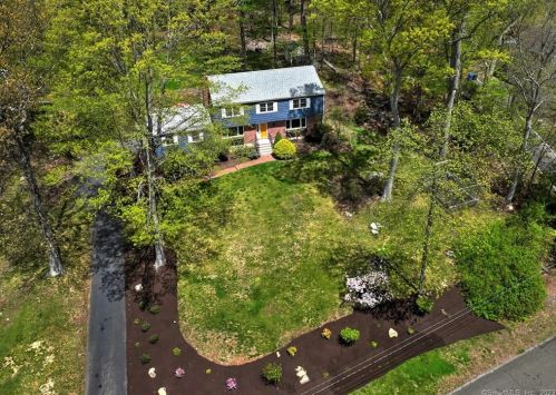37 Driftwood Ln, Bridgeport, CT 06611-1803