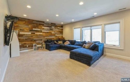 1097 Korfitsen Rd, N Milford NJ  07646-2410 exterior