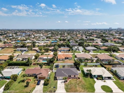 230 43rd Ter, Cape Coral FL  33904-8425 exterior