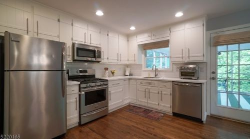 25 Longview Dr, Whippany, NJ