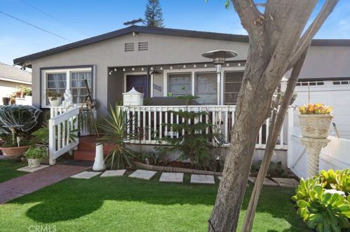 2124 Ash Ave, Fullerton CA  92833-3211 exterior