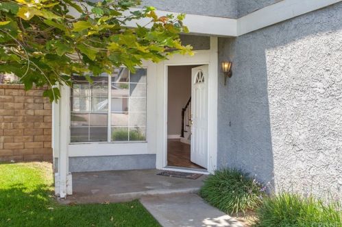 28051 Devon Ln, Santa Clarita, CA 91350-3936