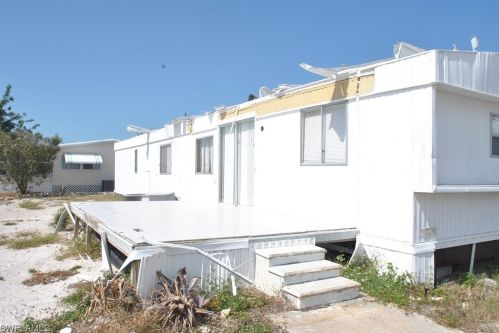 4823 Flamingo Dr, Saint James City FL  33956-2818 exterior