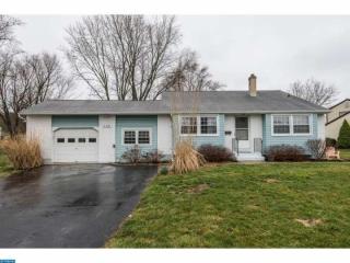 140 Lake Dr, Downingtown, PA 19335-2648