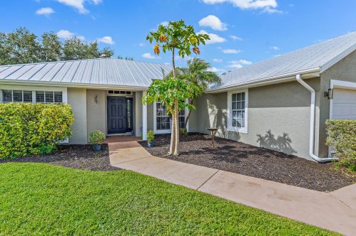 2092 Grant Ave, Fort Pierce, FL 34953-1025