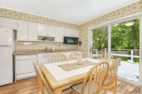 17 Hill Dr, Muttontown NY  11545-1718 exterior