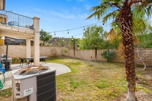 19920 Holly Dr, Santa Clarita CA  91350-3698 exterior