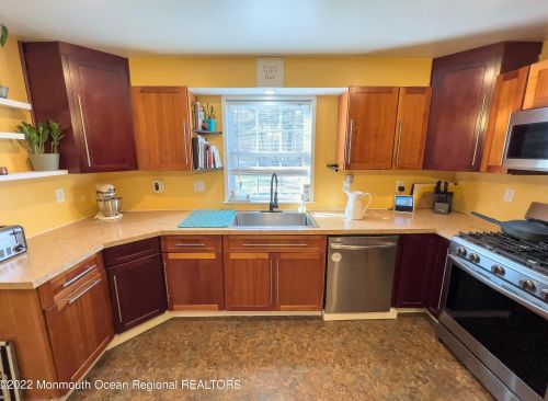 475 Toms River Rd, Jackson Twp NJ  08527-3722 exterior