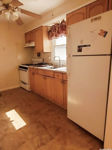 295 49th St, North Lindenhurst, NY 11757-2024