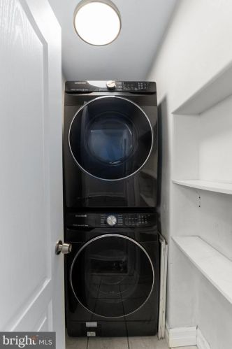 2217 Carpenter St, Philadelphia PA 19146-2517 exterior