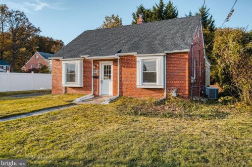 6916 Arlington Blvd, Falls Church VA  22042-1937 exterior