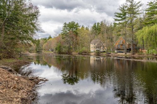 55 Riverside Dr, Fremont NH  03044-3546 exterior