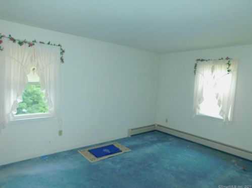 324 Huntington Rd, Stratford, CT 06614-3450