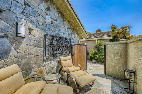 1806 Lake St, Huntington Beach, CA 92648-3164