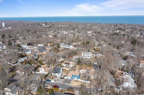 35 Sayville Rd, Scotts Beach, NY 11789-2817