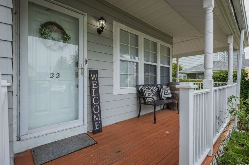 22 Summerfield Cir, Central Islip, NY 11722-4650