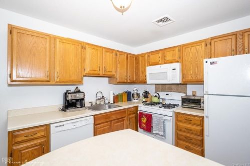 16 Jimal Dr, Middletown, NY 10940-3648