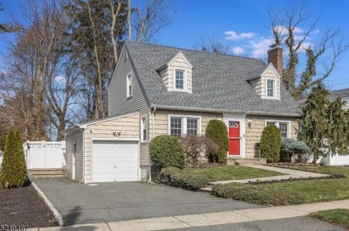 212 Coeyman Ave, Nutley, NJ 07110-1426