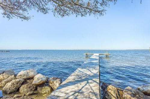 211 Bayshore Dr, Saint George Island FL  32328-3365 exterior