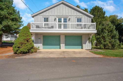 102 Broad St, Glenford, OH 43739