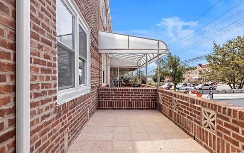89-71 220th St, Jamaica, NY 11427-2505