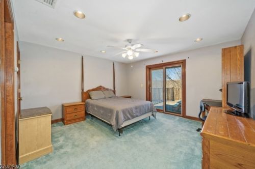 647 Mtn Rd, Sparta NJ  07871-3210 exterior