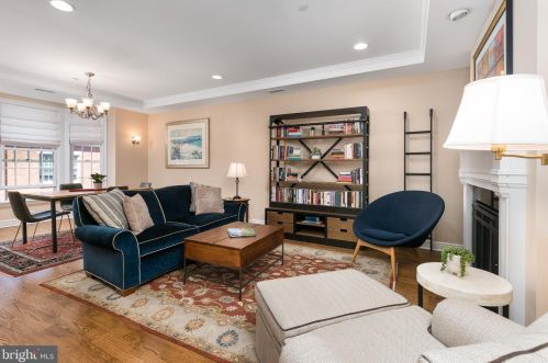 221 Victoria Mews, Princeton NJ  08542-3748 exterior