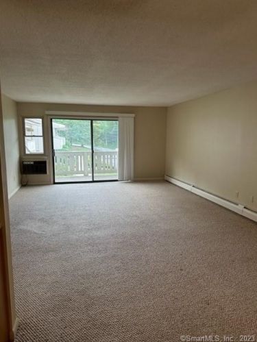 52 Henry St, Norwich, CT 06360-6458