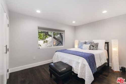 3200 Wrightwood Dr, North Hollywood CA  91604-3936 exterior