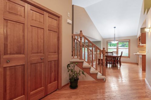 6035 Cheshire Ln, Minneapolis, MN 55446-4001