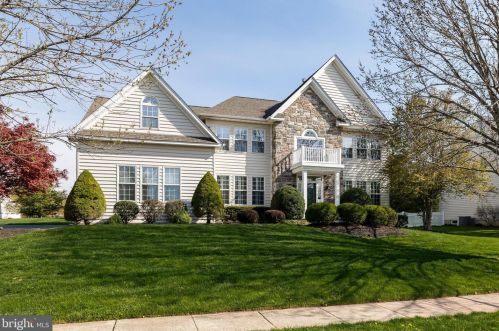 128 Chinaberry Ln, Collegeville, PA 19426-2892