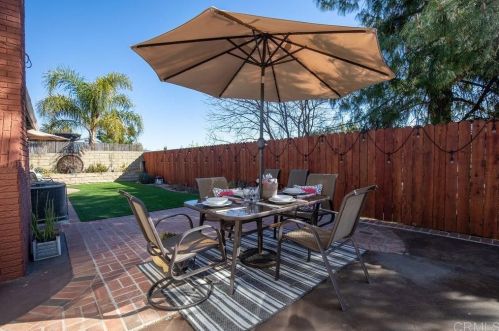 27032 Las Mananitas Dr, Santa Clarita, CA 91354-2204