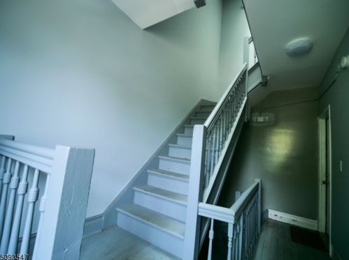 36 17th St, East Orange, NJ 07017-5120