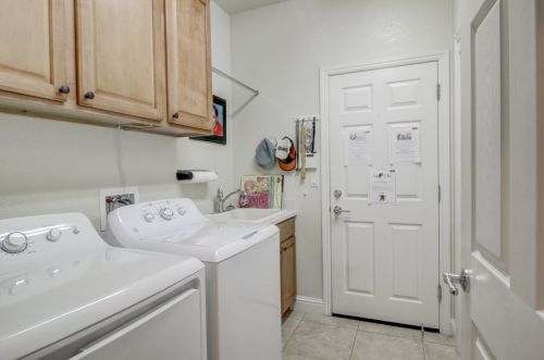 2393 Shadow Berry Dr, Manteca CA  95336-5131 exterior
