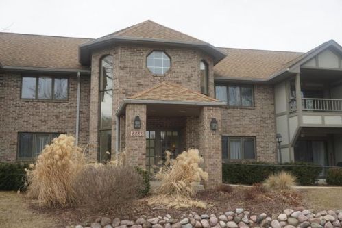 6555 Green Bay Ave, Milwaukee WI  53209-3467 exterior