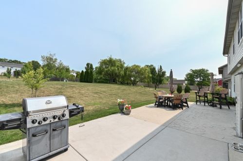 28842 Stone Ridge Ct, Waterford WI  53185-5609 exterior